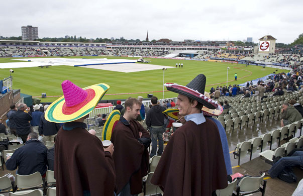 Toms Ashes Day 3: Fans wearing sombreros