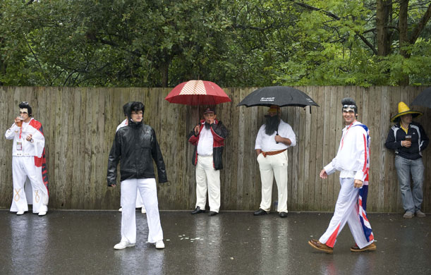 Toms Ashes Day 3: Fans in variety of fancy dress outfits, enjoy a pint in the rain