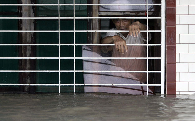 Typhoon Morakot: Pingtung county, Taiwan: A man trapped by floods