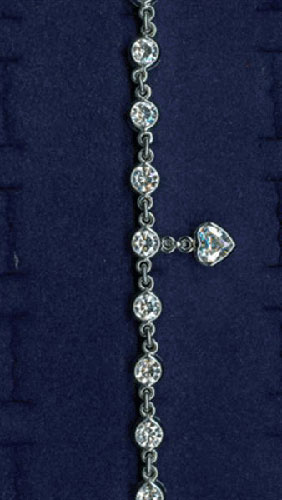 Graff Jewellers: White fold round diamond charm bracelet