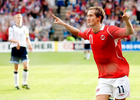 Norway v Scotland: Morten Gamst Pedersen celebrates scoring Norway's second 