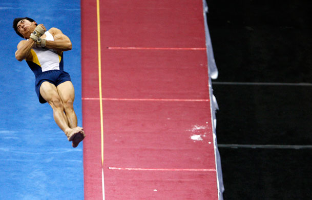 24sport: Glen Ishino competes in the vault at the 2009 Visa Championships 
