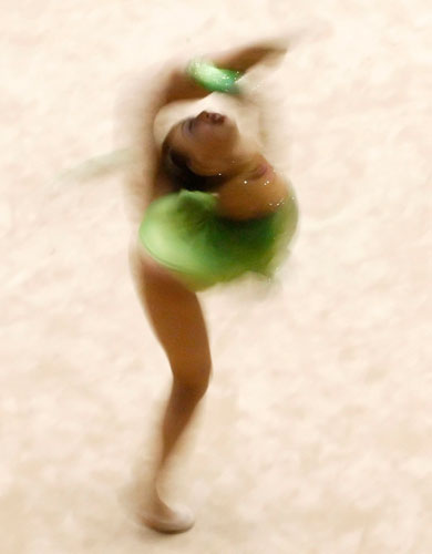 24sport: Michelle Milstein performs in the Senior rhythmic all-around qualifier 