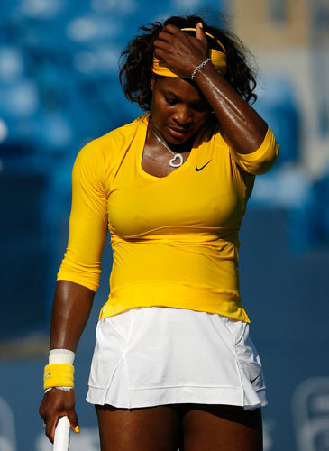 24sport: Serena Williams reacts after losing a point to Sybille Bammer