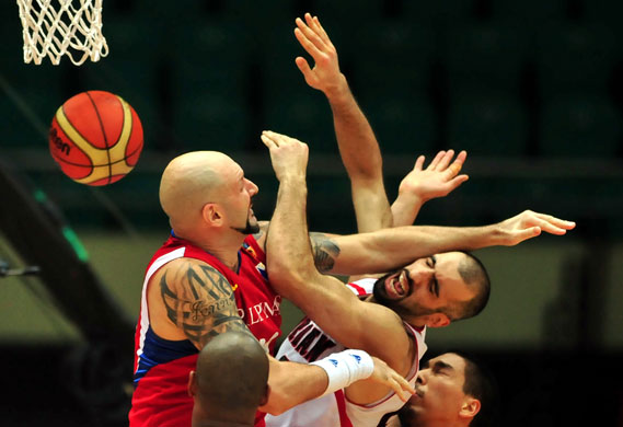 24sport: Michael Pennisi of the Philippines blocks Zaid Abbas of Jordan