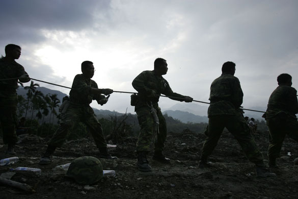 Typhoon Morakot: Taiwan military rescue villagers on emergency cable after Typhoon Morakot