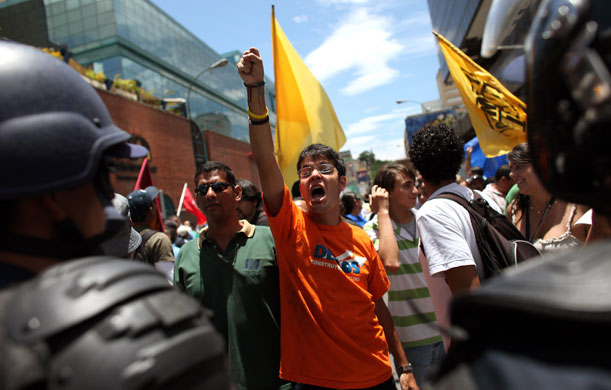 14 August 2009: Caracas, Venezuela: Police block thousand of anti-Chavez supporters