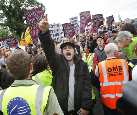 Anti-fascism rally: Protesters are held back by a police line
