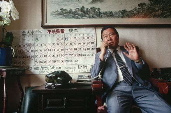 Kim Dae-jung : Kim Dae-jung  under house arrest in the 1980's