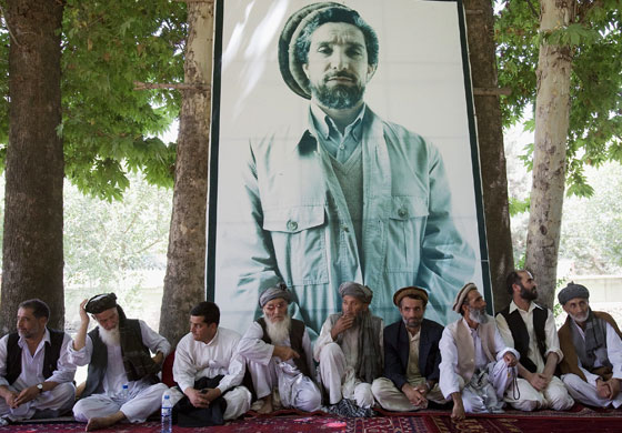 Afghanistan elections : presidential candidates campaign ahead of afghan election