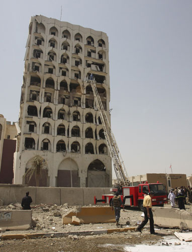Bombings in Baghdad: The Foreign Ministry building is damaged after a bomb attack