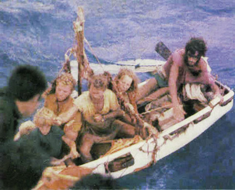Pacific shipwreck: Robertsons rescued in Pacific
