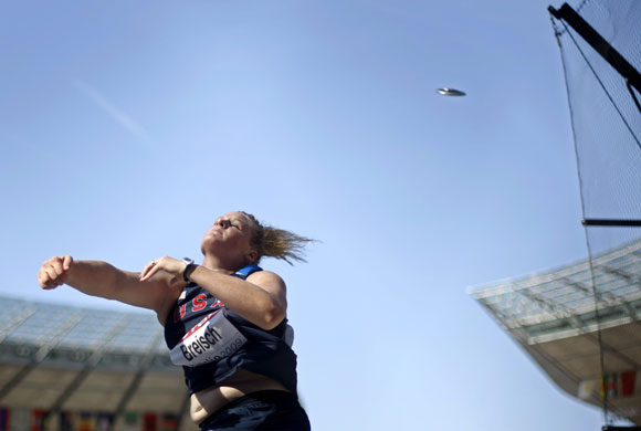 19th Athletics: Becky Breisch puts all her effort into her discus throw 