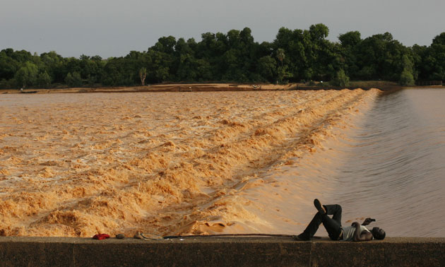 24 hours in pictures: Niamey, Niger: A fisherman takes a break near the rain-swollen Niger river