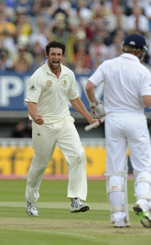 Tom Jenkins 3rd Ashes: Ben Hilfenhaus celebrates getting the wicket of Collingwood
