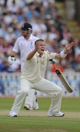 Tom Jenkins 3rd Ashes: Peter Siddle appeals unsuccessfully for LBW on Ian Bell