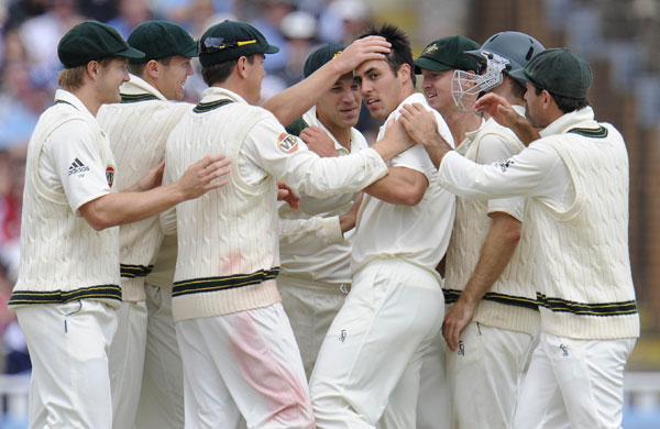 Tom Jenkins 3rd Ashes: Mitchell Johnson is surrounded after getting the wicket of Ian Bell