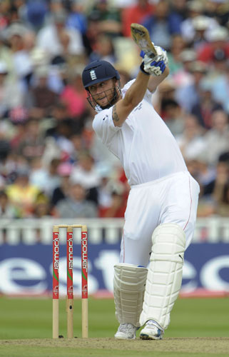 Tom Jenkins 3rd Ashes: Andrew Flintoff drives Siddle for four