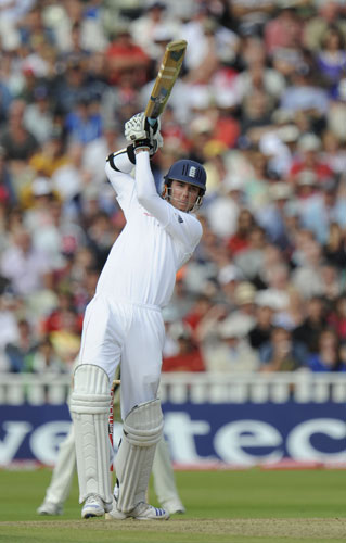 Tom Jenkins 3rd Ashes: Stuart Broad smashes past Mitchell Johnson for four