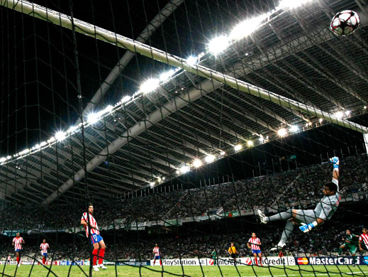 24sport: Atletico Madrid goalkeeper Sergio Asenjo is beaten by a Panathinaikos shot