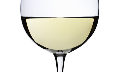 White-wine-in-glass-001.jpg