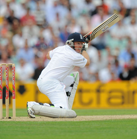 Ashes 5th Test Day 1: Ian Bell square drives Hilfenhaus for four