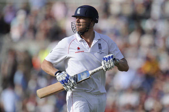 Ashes: Fifth test day one: Flintoff caught out