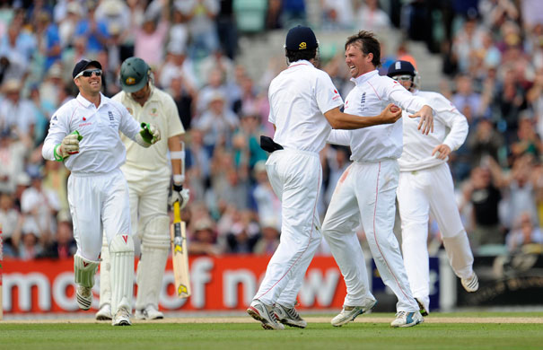 tom ashes day 2: Cook and Swann celebrate after they combined to dismiss Clark