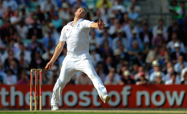 tom ashes day 2: Andrew Flintoff bowls Hilfenhaus to take the last wicket of the innings