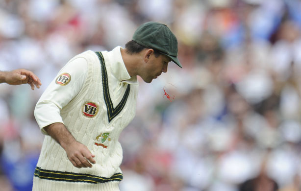 sat 1 ashes: Ricky Ponting spits out blood after being hit in the face by the ball