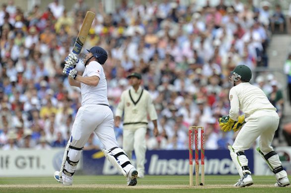 Sat 2 ashes: Flintoff is caught by Siddle