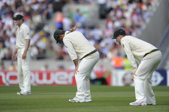 sat 3 ashes: Dejected Australian fielders