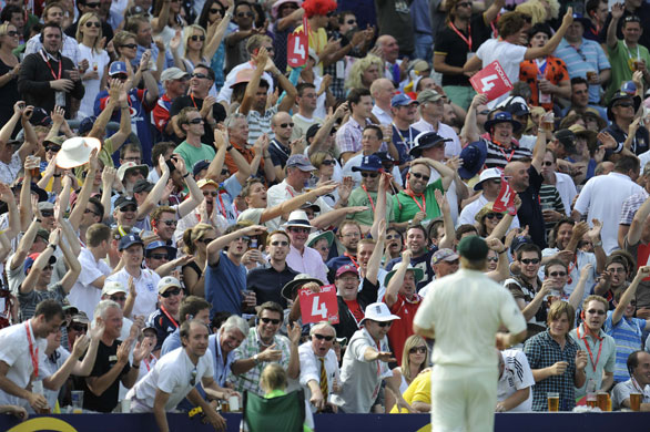 sat 3 ashes: The Oval crowd signal another four