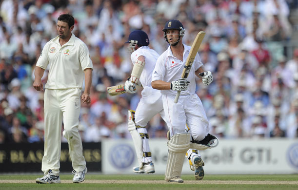 sat 3 ashes: Trott and Swann get more runs off a disappointed Hilfenhaus