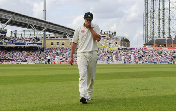 sat 3 ashes: Ben Hilfenhaus walks to his in the field