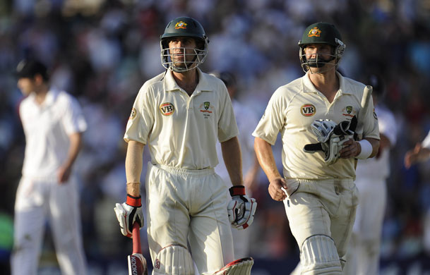 sat 3 ashes: Aussie openers walk off at stumps looking at the scoreboard