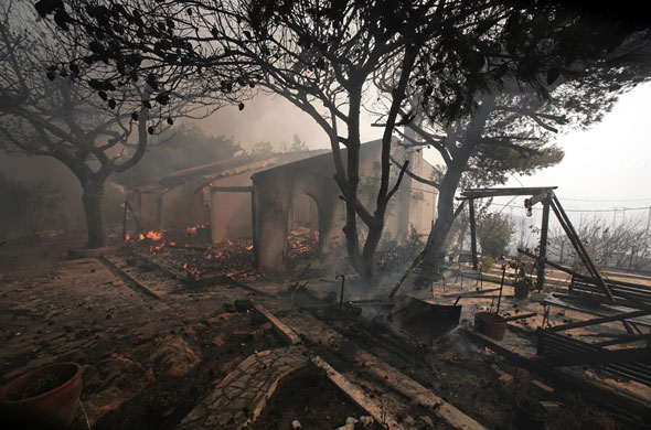 Fires in Greece: The smouldering remnants of a house after a blaze in Drafi