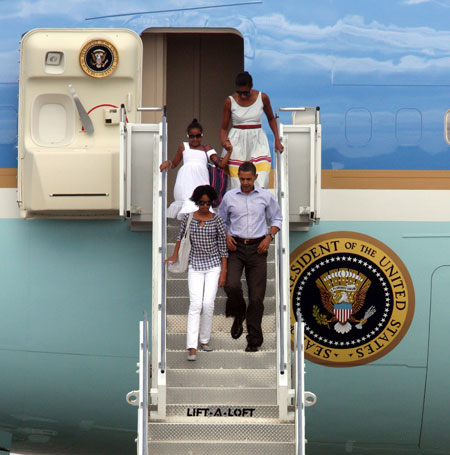 Obama vacation: President Obama and his family disembark Air Force One