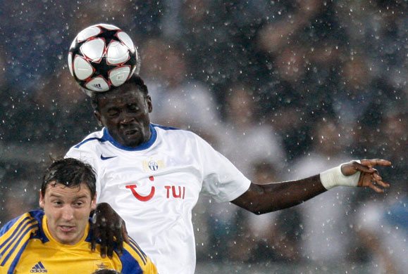 champions league : Onyekachi Okonkwo climbs above Andrejs Butriks to win a header 