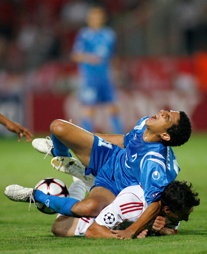 champions league : Levski Sofia's Ze Soares screams out in pain after being fouled