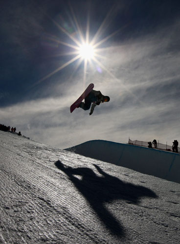 24sport: Madeline Schaffrick Pellissier competes in the Women's Snowboard Halfpipe