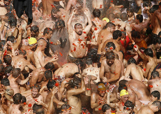 26 August 2009: Bunol, Spain: Revellers fight with tomato pulp during the annual 'Tomatina'