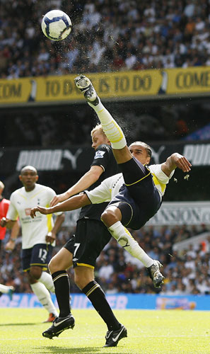 premier league: Benoit Assou-Ekotto clears the ball