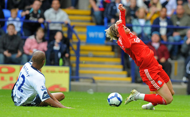 premier league: Torres goes down in the penalty box
