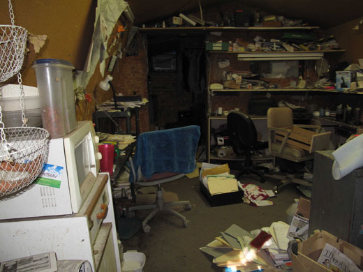 Jaycee Dugard kidnapping: The kitchen with a microwave in Phillip Garrido's backyard