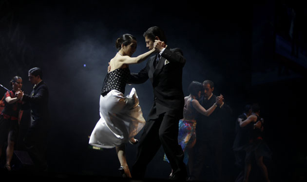 24 hours in pictures: Buenos Aires, Argentina: Hiroshi Yamao and Kyoko Yamao dance the tango