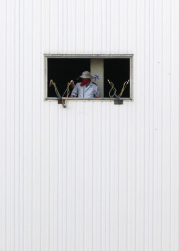 Ssonyang motors seige: A striking Ssangyong Motor worker with catapults 