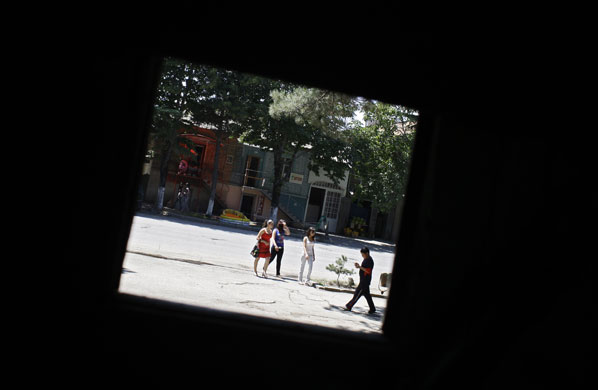 24 hours in pictures : street scene in Tskhinvali, South Ossetia