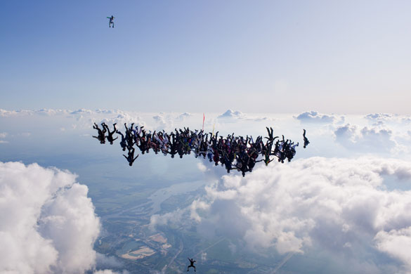 Eyewitness: Illinois, USA: Heads down. Skydivers reaching 180 mph over Ottawa