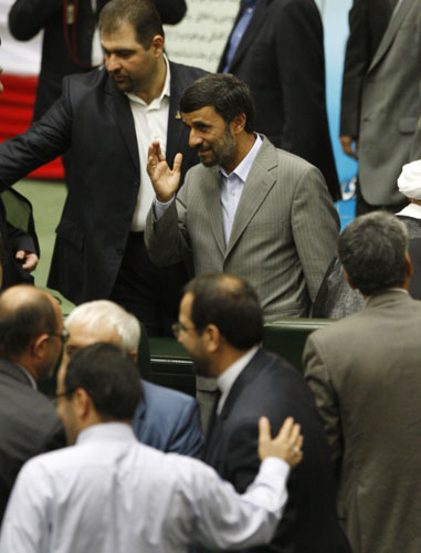 Ahmadinejad inauguration: Mahmoud Ahmadinejad waves